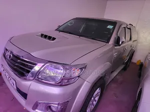 Toyota Hilux 2016 Silver