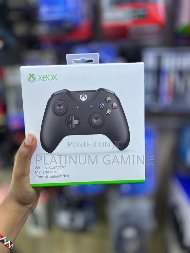 Black X Box One Controller - main view