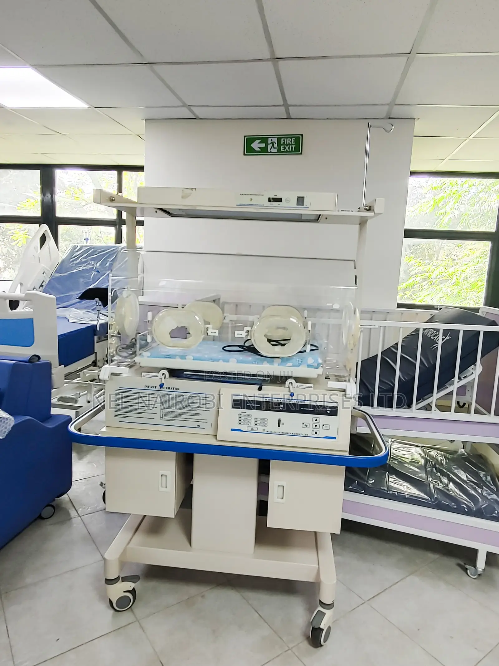 Infant Incubator With Phototherapy (B-1000)