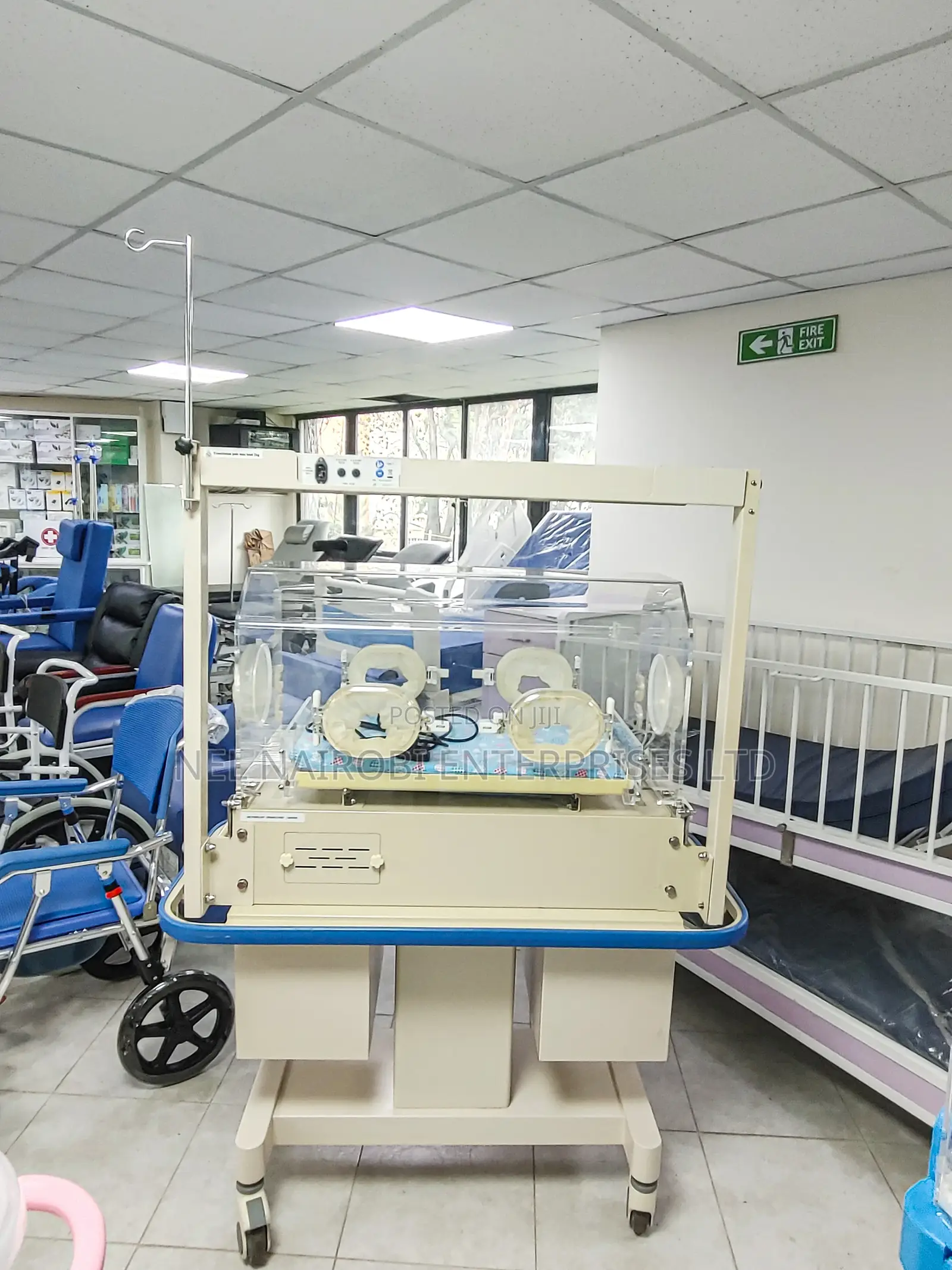 Infant Incubator With Phototherapy (B-1000)