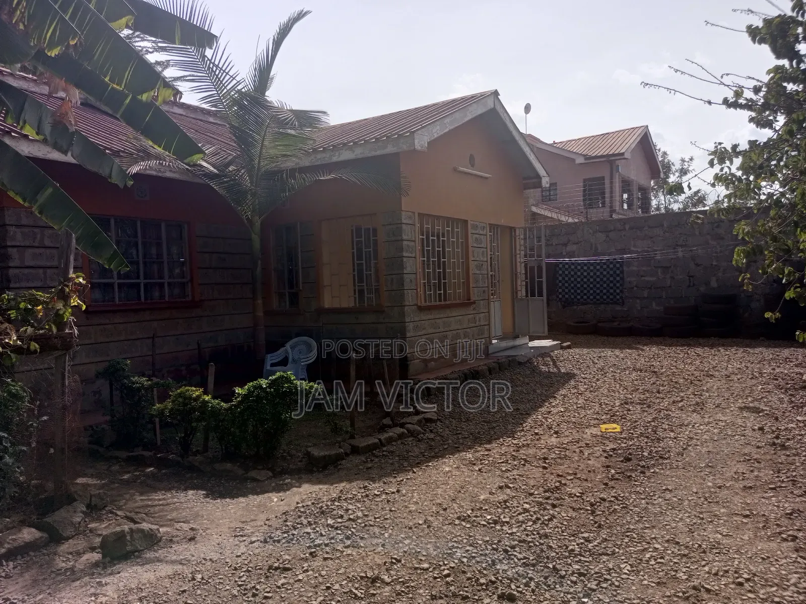 3 Bedrooms Bungalow on 50/100 Plot