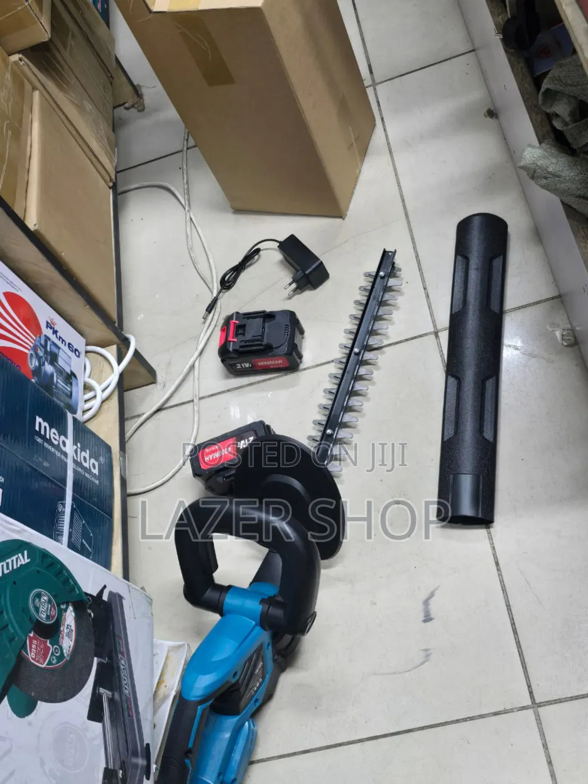 Cordless Hedge Trimmer, With 2 Batteries