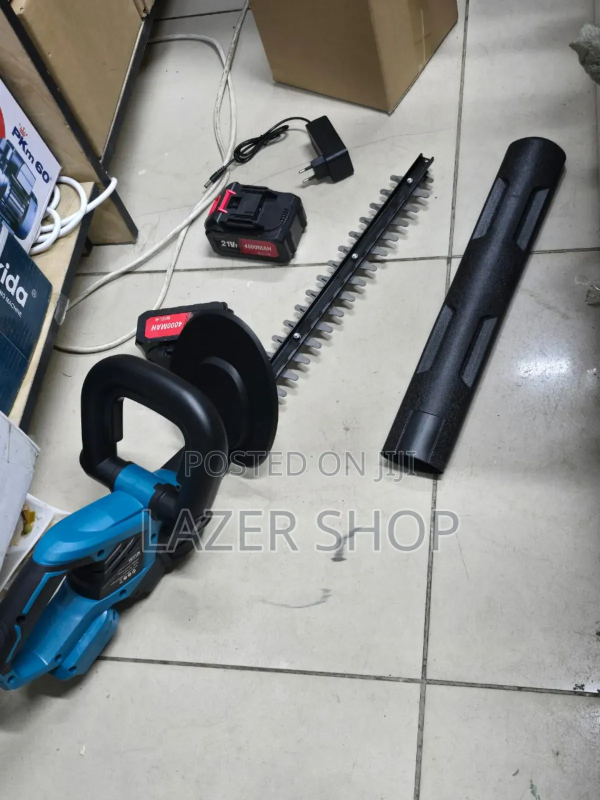 Cordless Hedge Trimmer, With 2 Batteries
