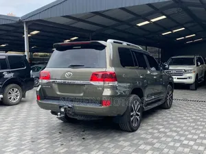 Toyota Land Cruiser 2017 Green