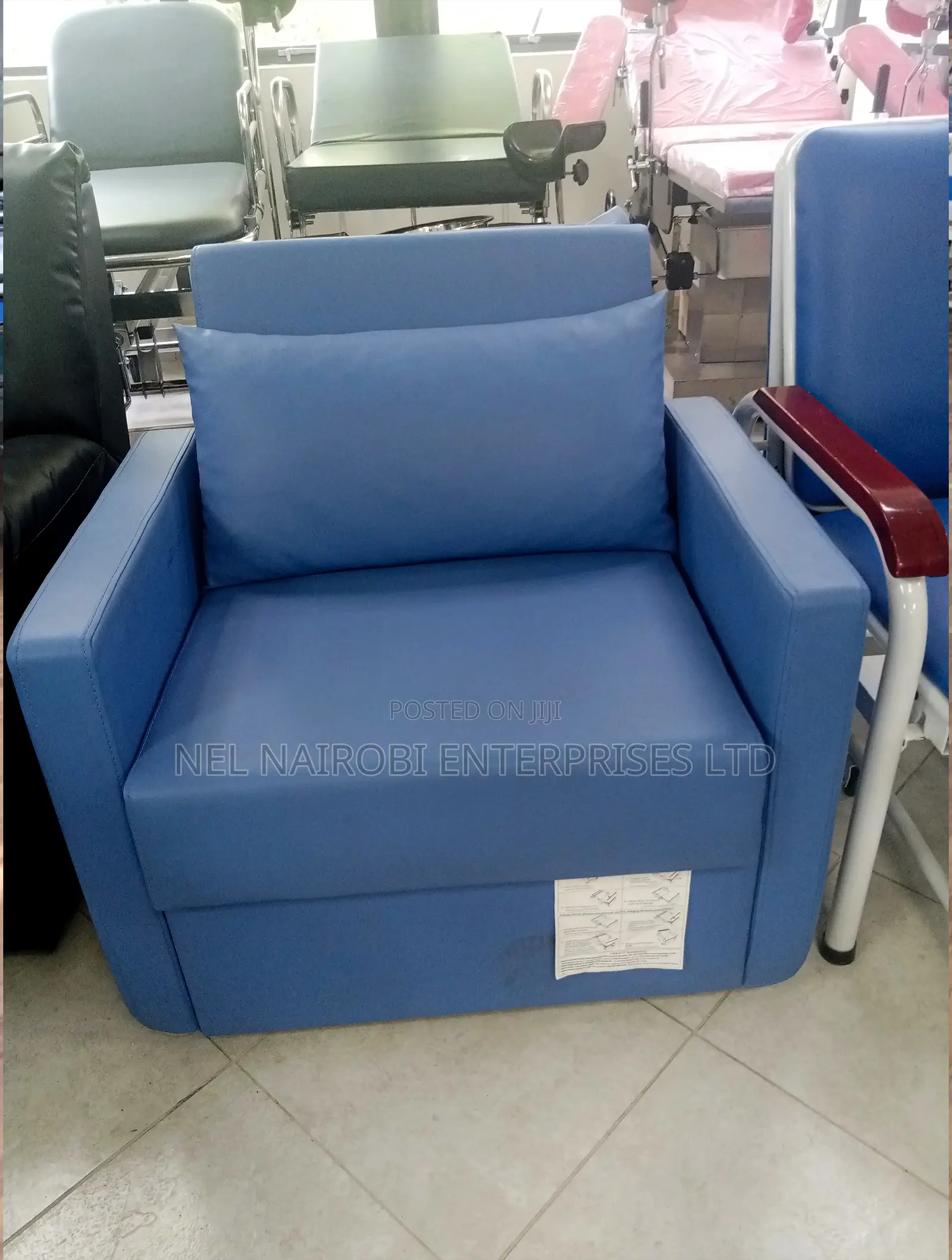 Foldable Accompaniment Chair