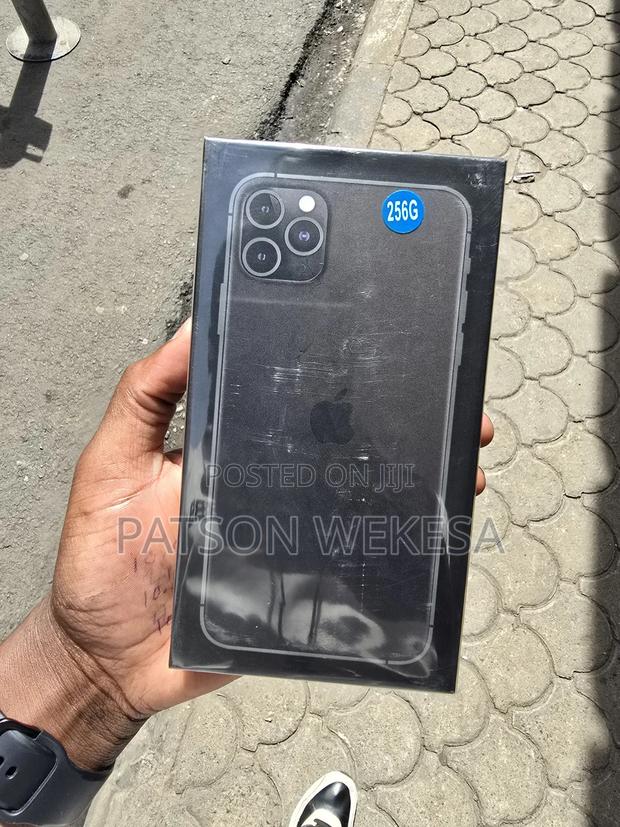 New Apple iPhone 11 Pro Max 256 GB Gray - thumbnail 2