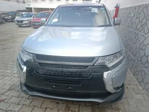 Mitsubishi Outlander 2017 Silver