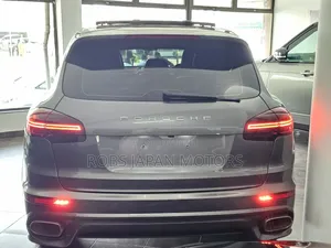 Porsche Cayenne Platinum Edition AWD 2018 Gray