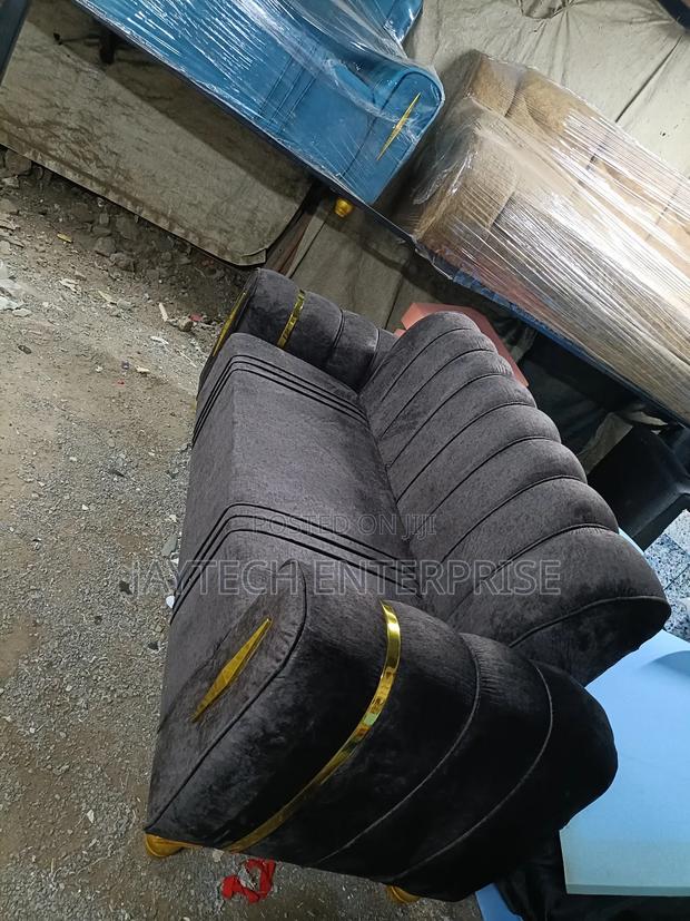 Modern 3 Seater Sofa - thumbnail 3