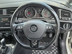 Volkswagen Golf TSI S 4-Door FWD 2017 Pearl