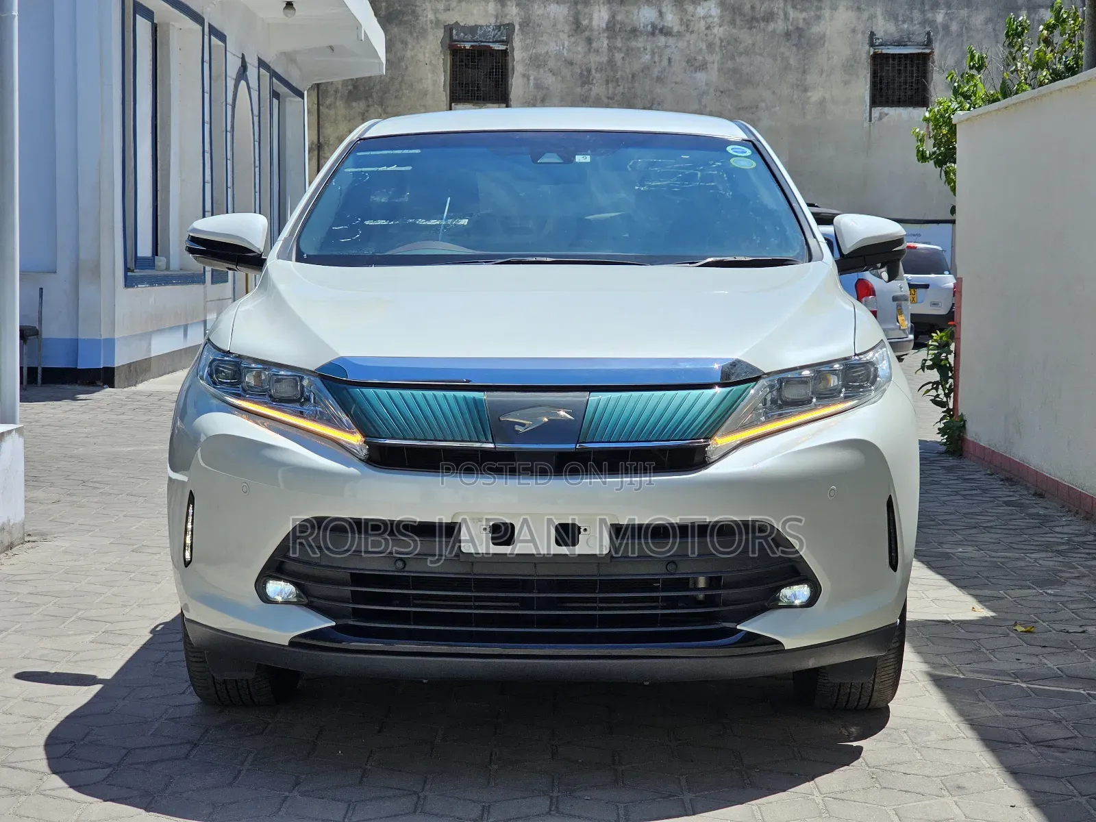 Toyota Harrier 2.0 4WD 2018 Pearl