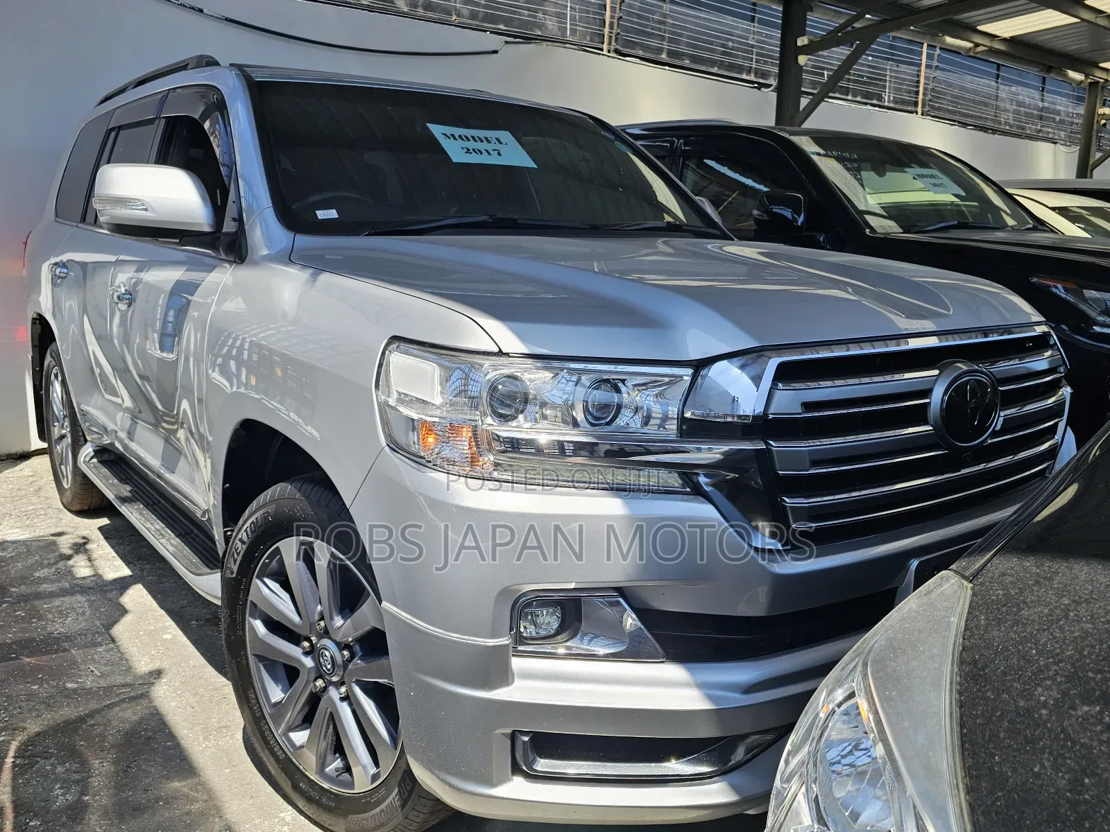 Toyota Land Cruiser 4.6 V8 ZX 2017 Silver