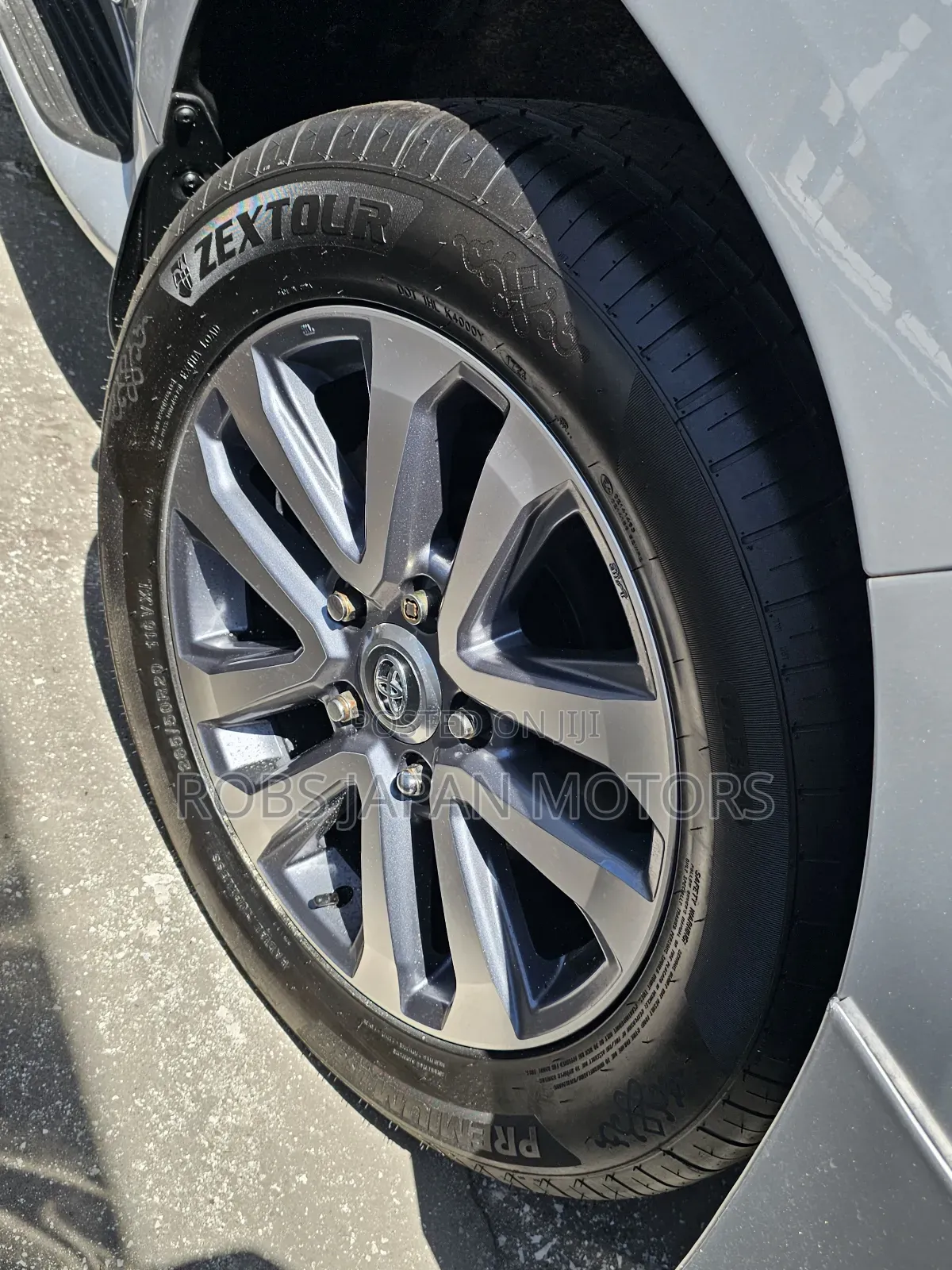 Toyota Land Cruiser 4.6 V8 ZX 2017 Silver