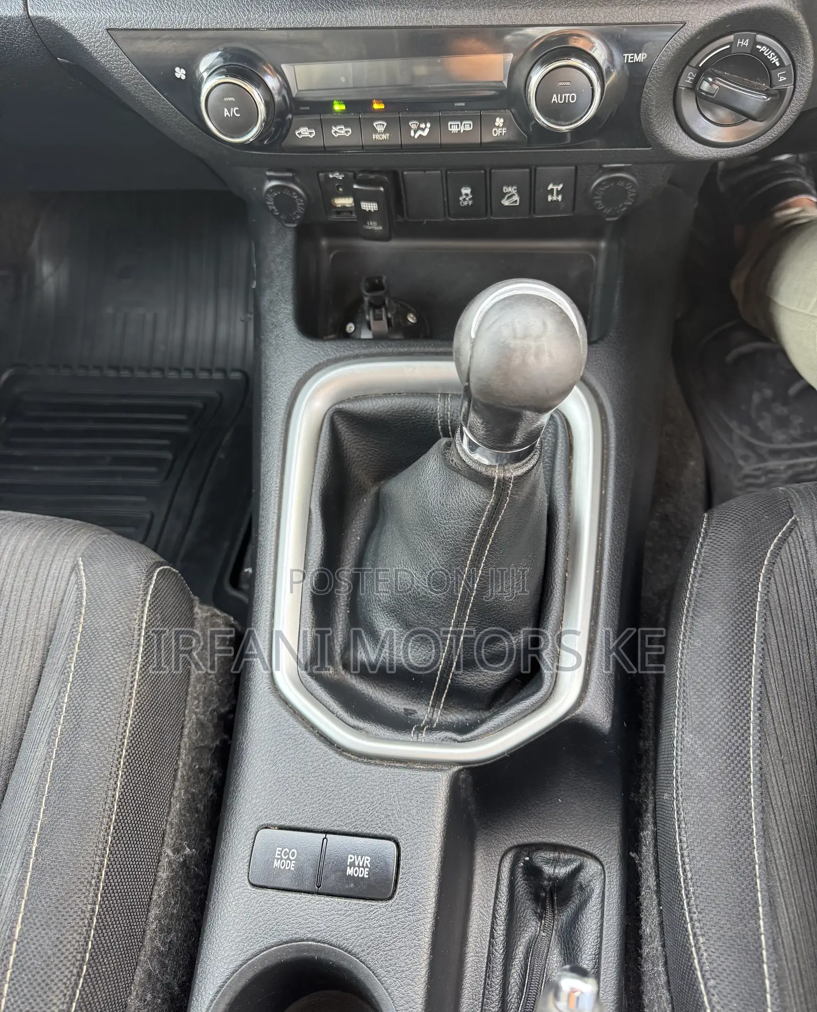 Toyota Hilux 2017 Blue