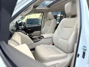 Toyota Land Cruiser 3.3 Diesel 4WD 2021 Pearl