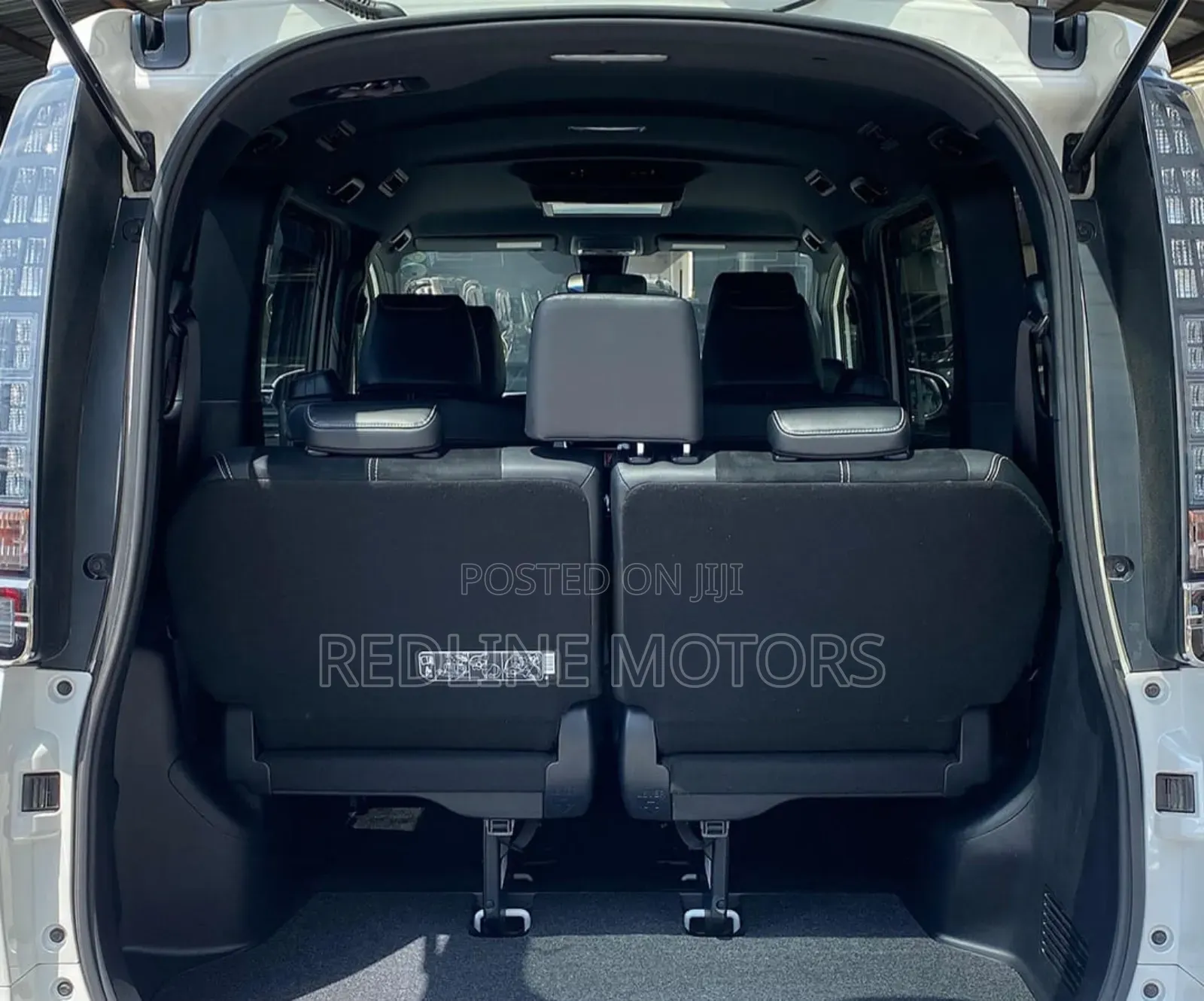 Toyota Voxy 2017 Pearl