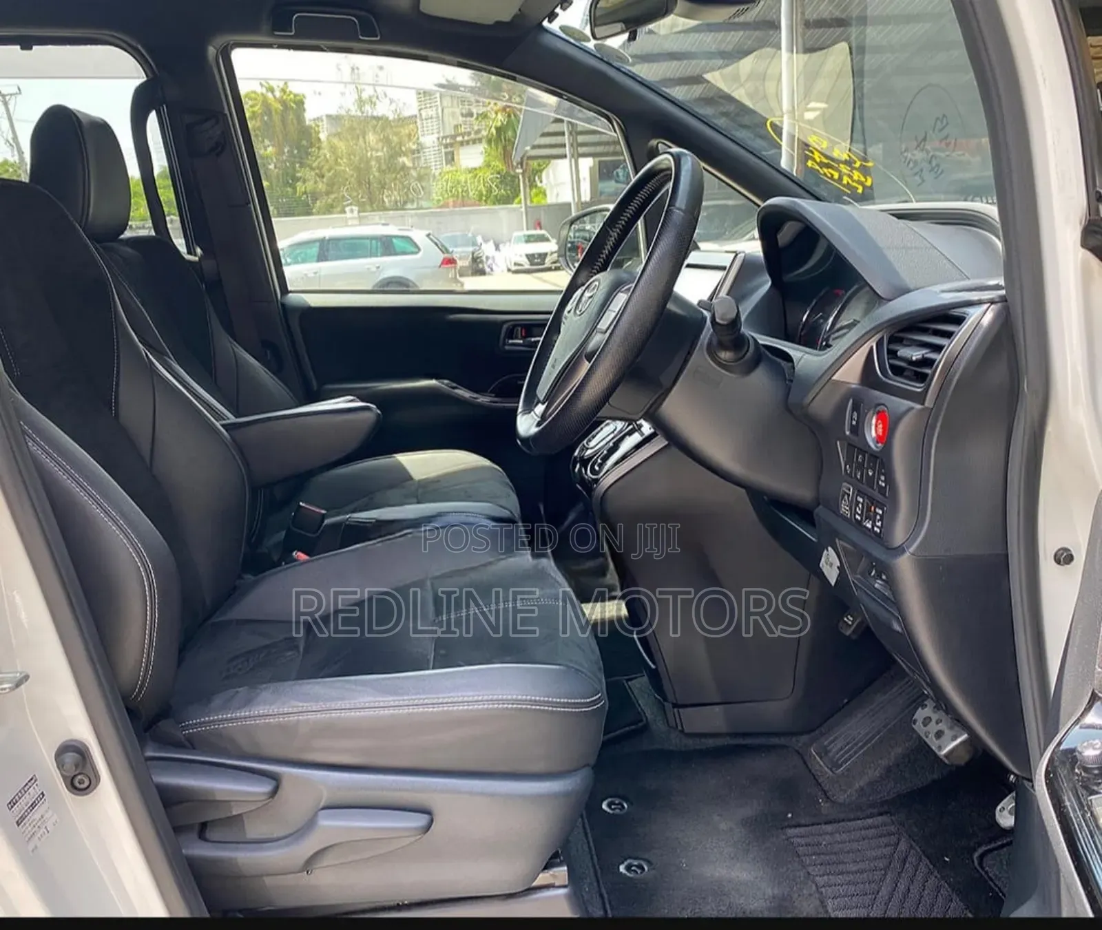 Toyota Voxy 2017 Pearl