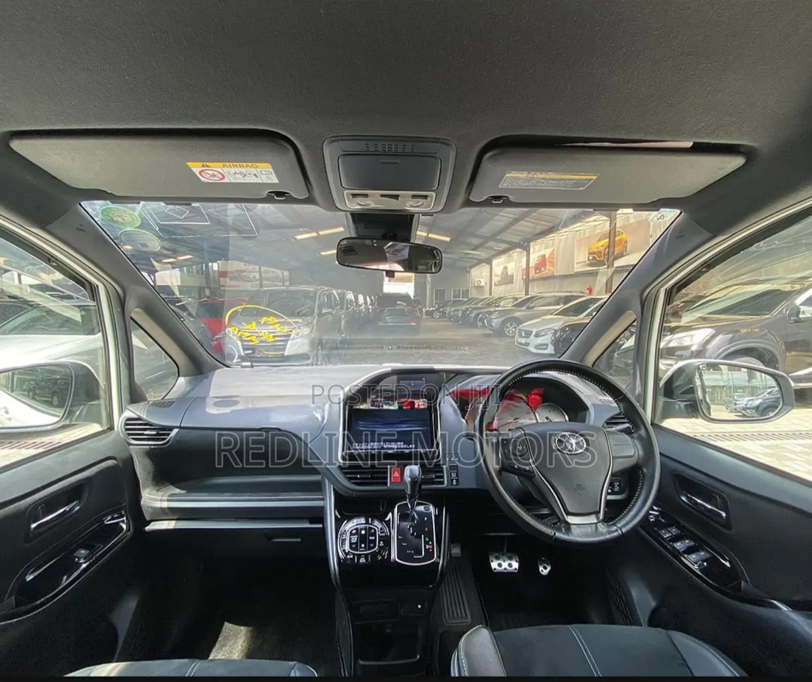 Toyota Voxy 2017 Pearl
