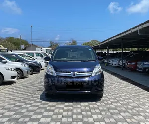 Toyota ISIS 1.8 L 4WD 2016 Blue