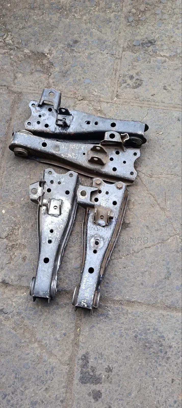 Lower Control Arms 3L,5L,7L Hiace Shark.
