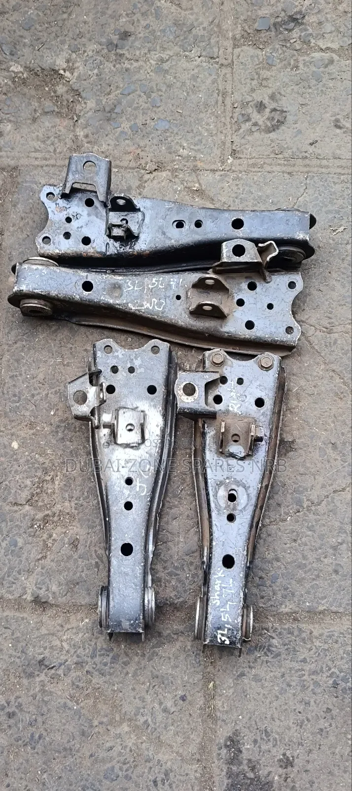 Lower Control Arms 3L,5L,7L Hiace Shark.