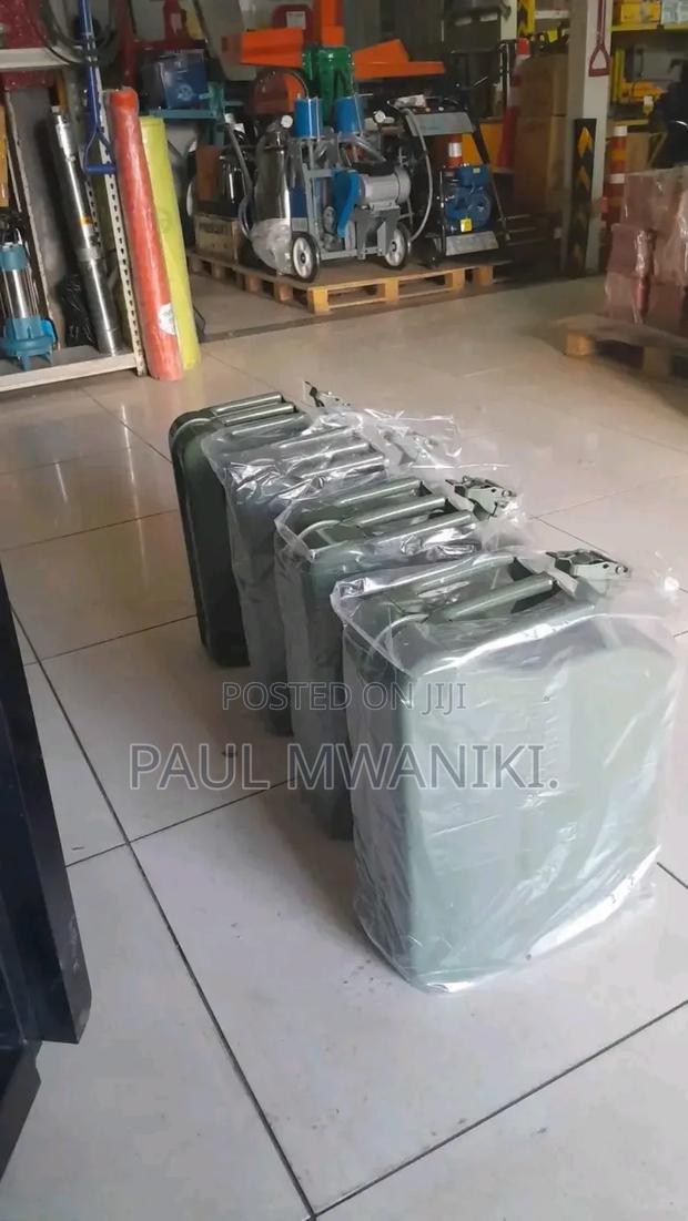 Metallic Steel Fuel Jerrycan - thumbnail 2