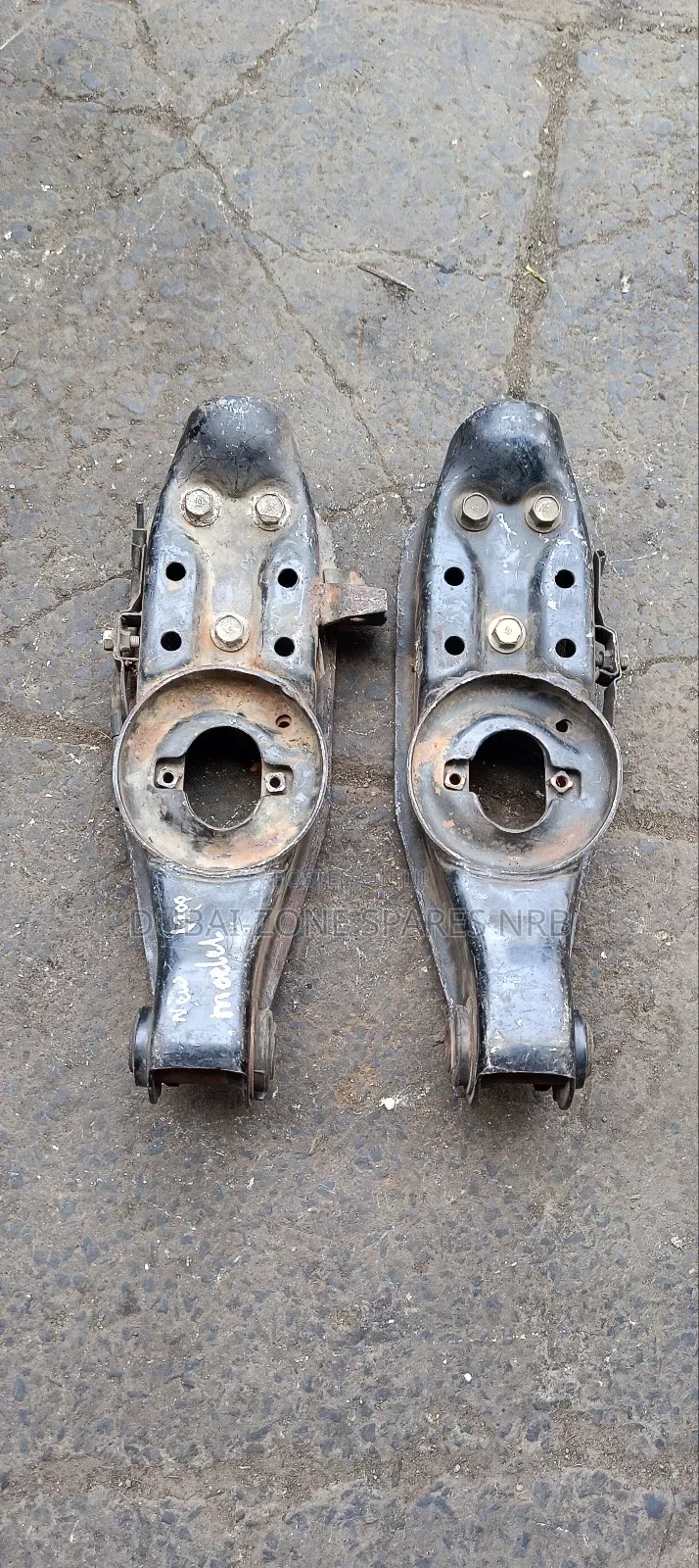 Lower Arms L200 2wd New Model.