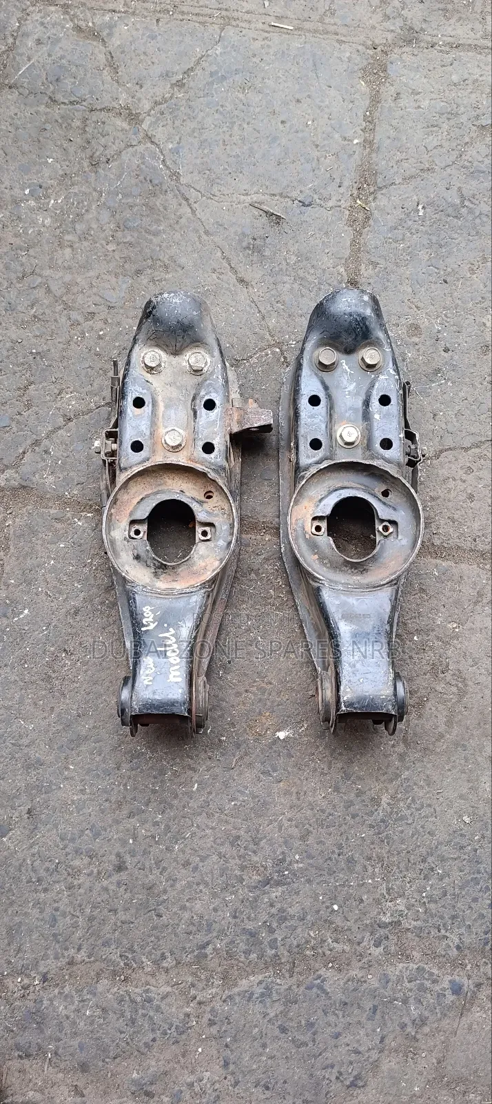 Lower Arms L200 2wd New Model.