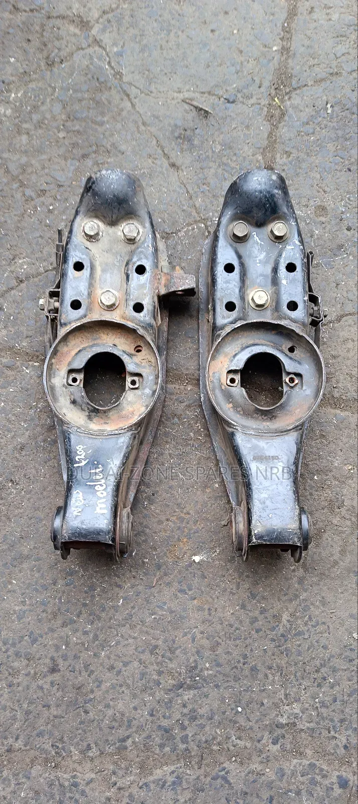 Lower Arms L200 2wd New Model.