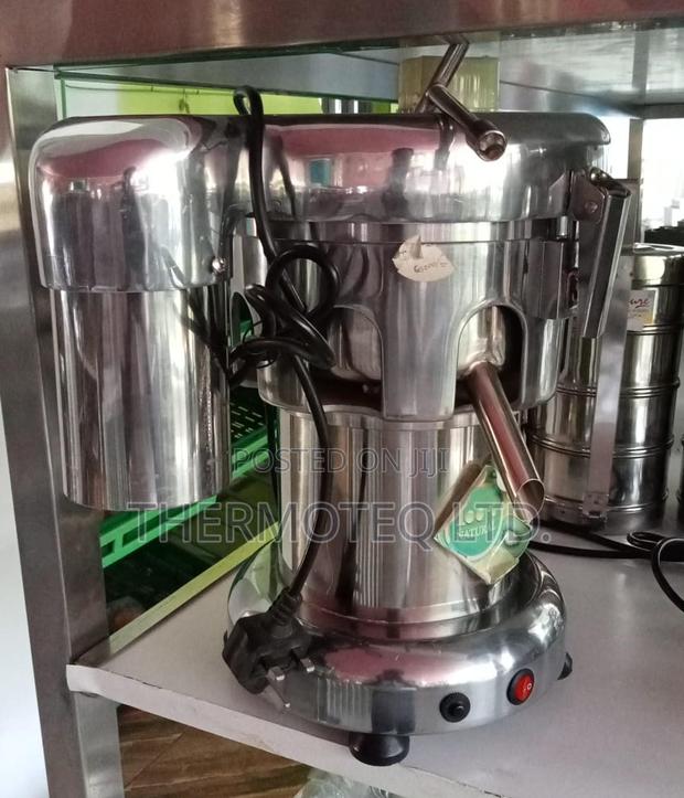 Juicer/ Commercial Juice Exreacter - main view