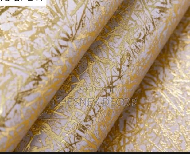 Scattered Gold Arts on Wallpaper - main view