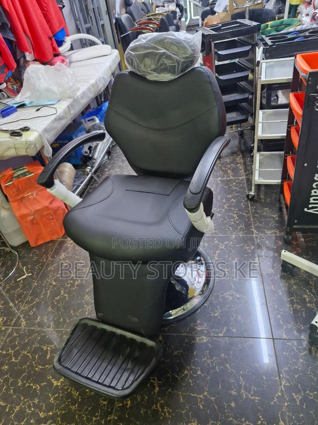 Executive Medium Barber Chair Black