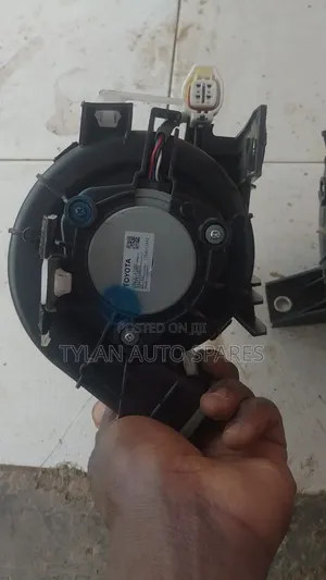 Hybrid Battery Fan Fielder 2017