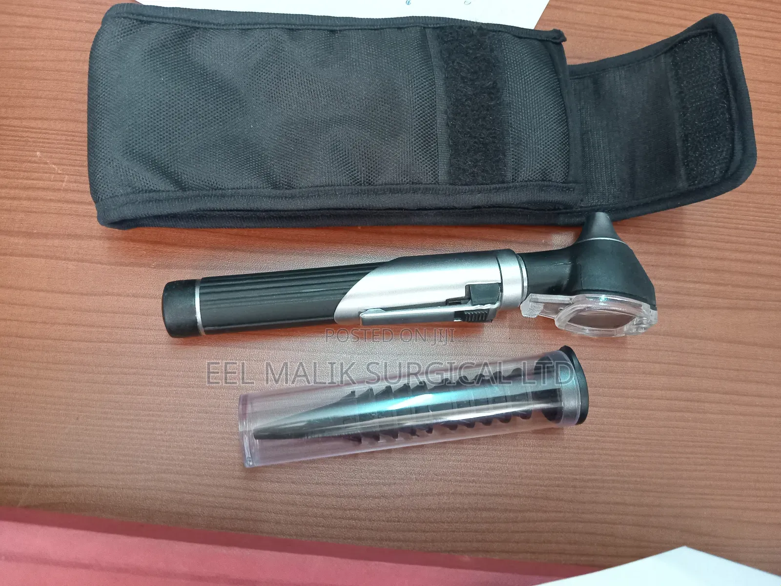 Otoscope in Poch