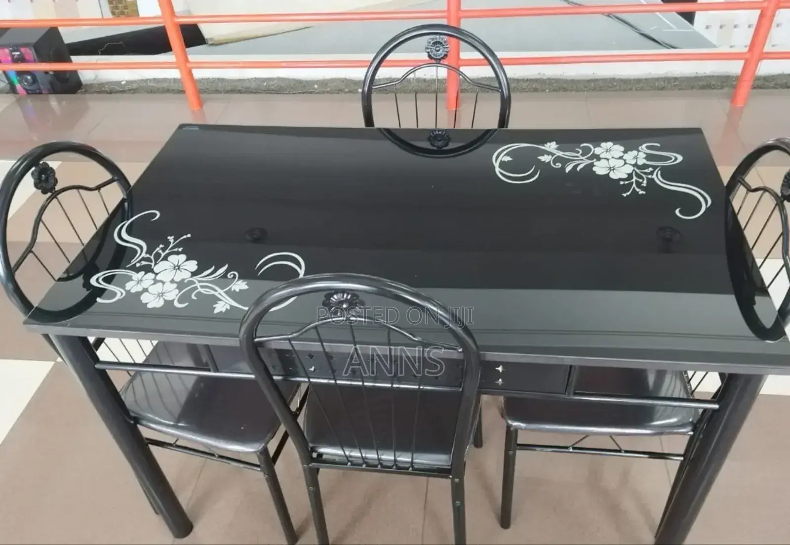 4 Sitter Dinning Table