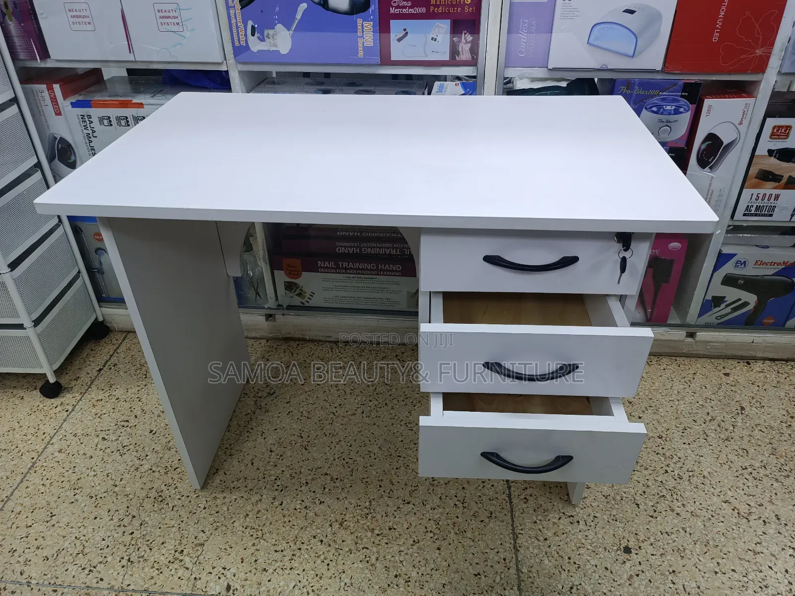 Manicure Table