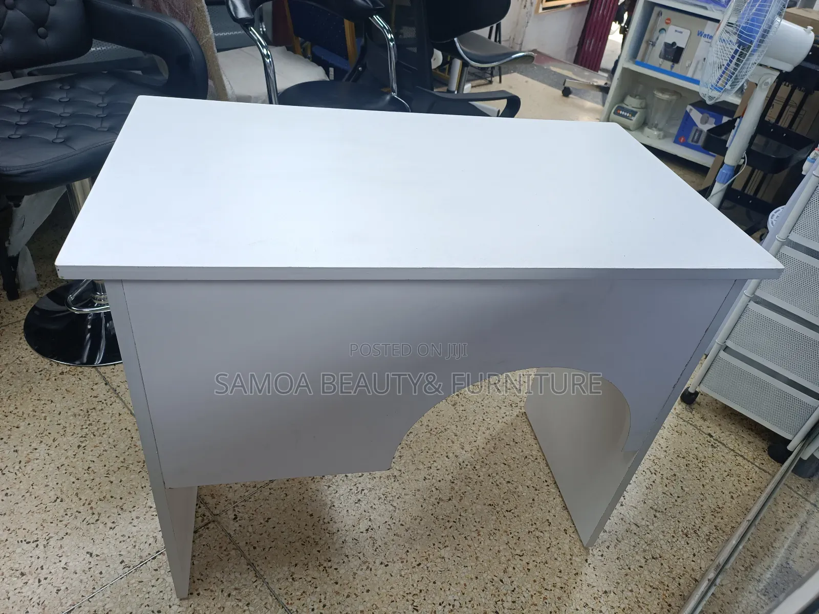 Manicure Table
