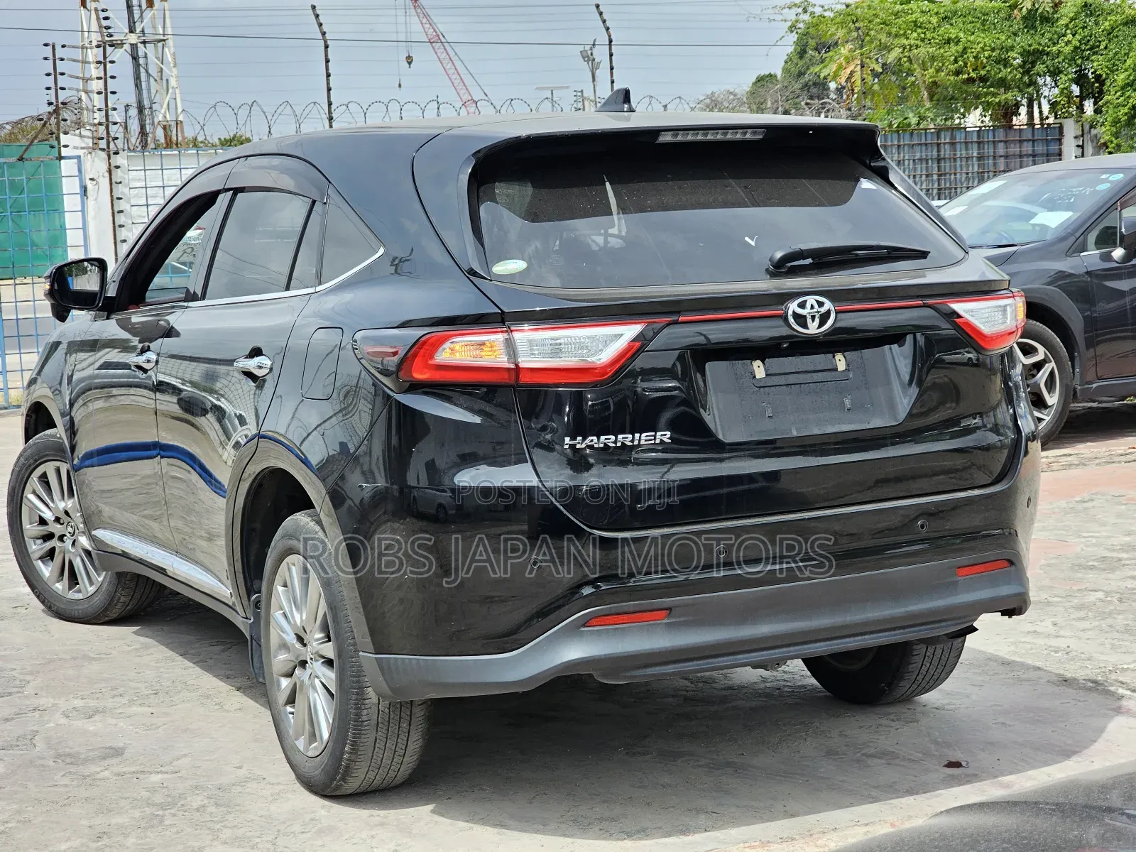 Toyota Harrier 2.0 2017 Black