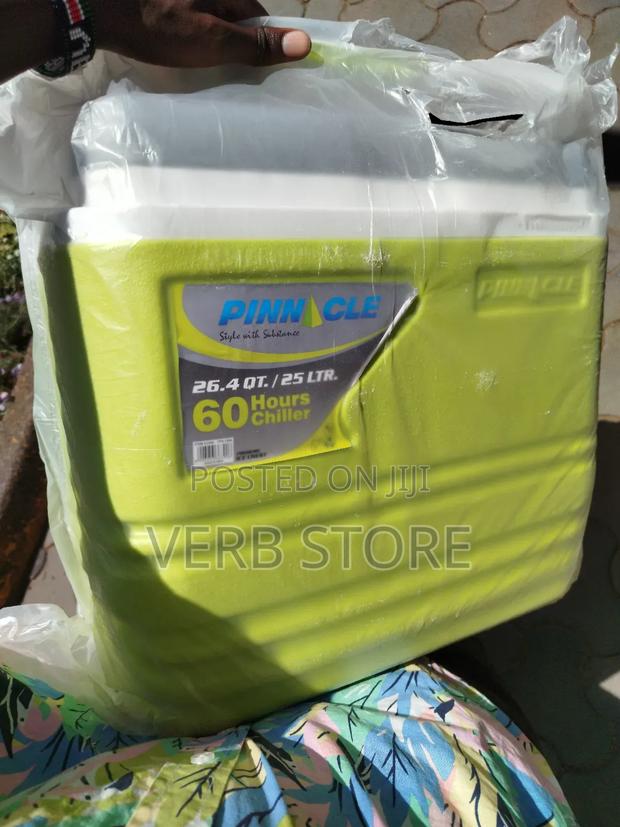 25 Litre Pinnacle Cooler Box - main view