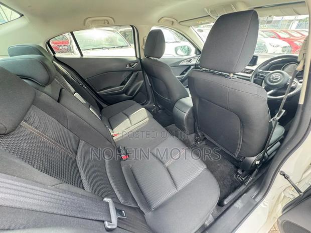 Mazda Axela 2018 White - thumbnail 5