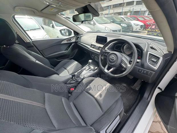 Mazda Axela 2018 White - thumbnail 6