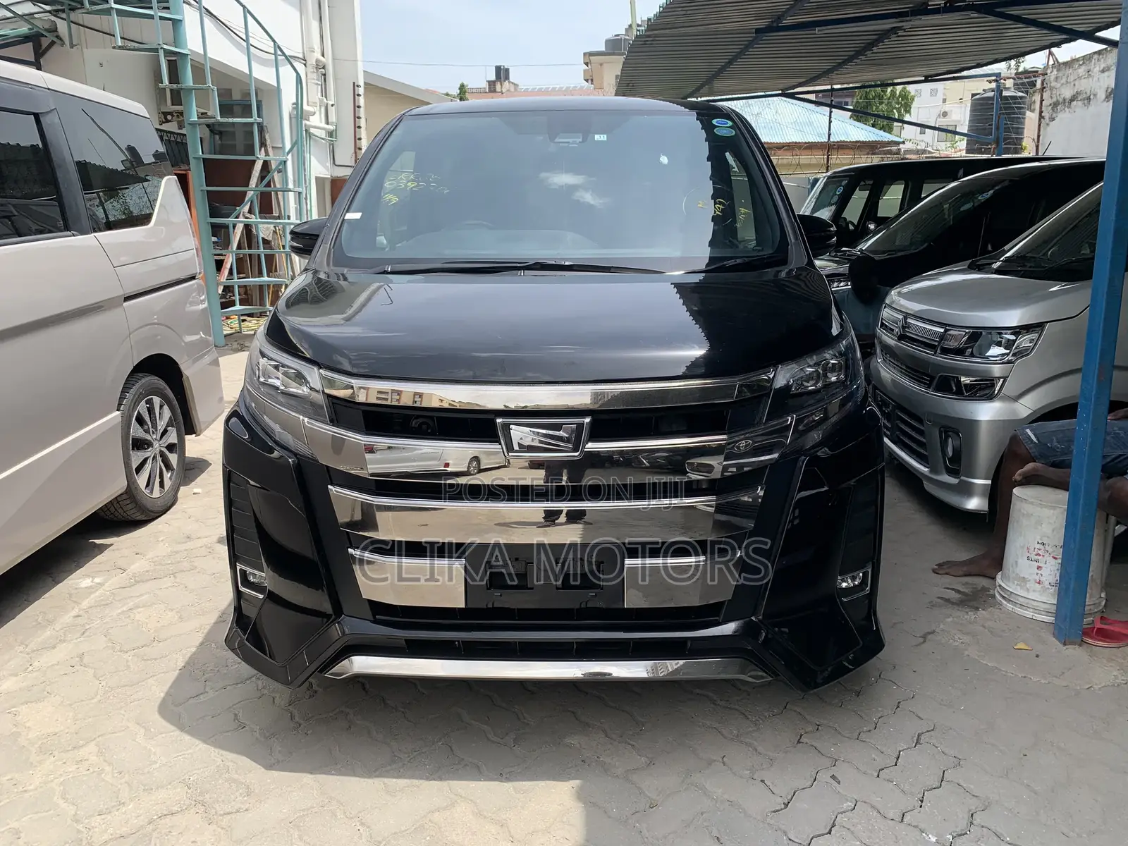Toyota Noah 2.0 AWD (7 Seater) 2017 Black
