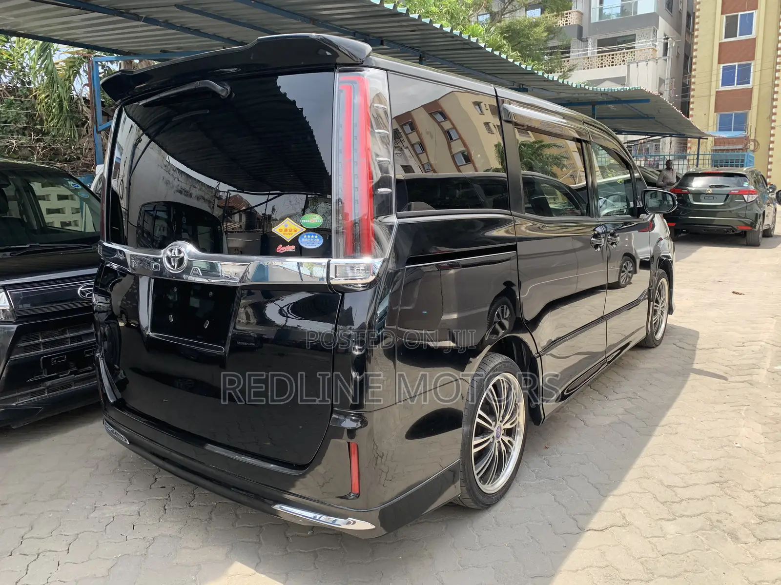 Toyota Noah 2.0 AWD (7 Seater) 2017 Black
