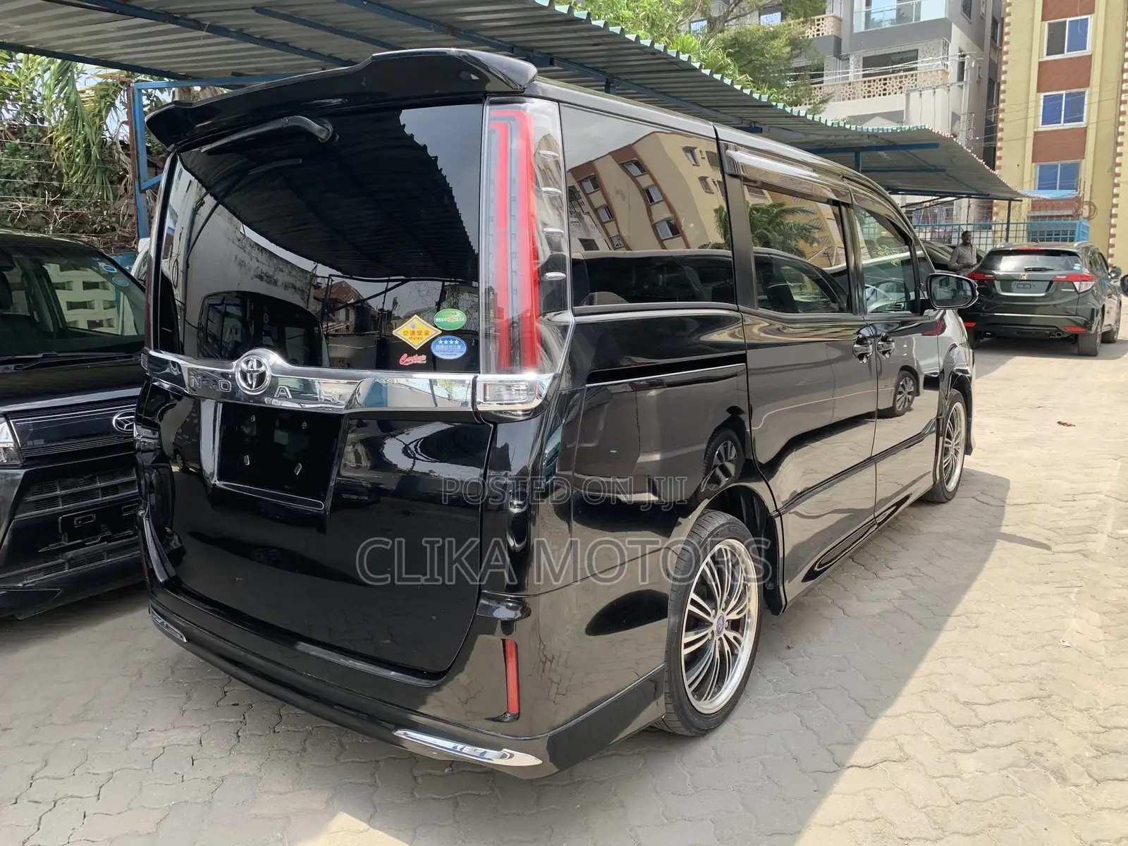 Toyota Noah 2.0 AWD (7 Seater) 2017 Black