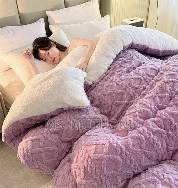 Single Soft Woolen Duvets Now Available Size 6*6