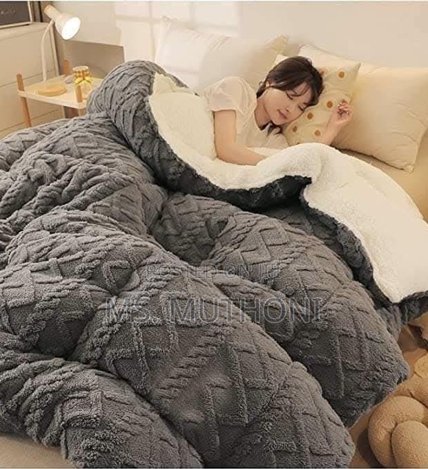 Single Soft Woolen Duvets Now Available Size 6*6 - thumbnail 2