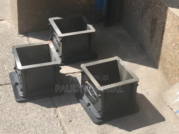 Premium Quality Cast Iron Concrete Cube Moulds - thumbnail 2