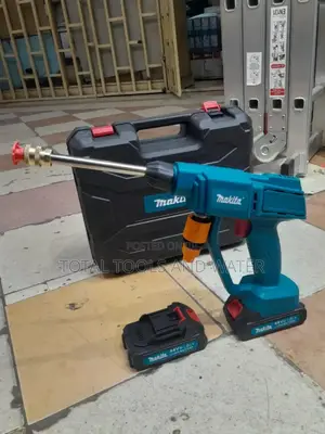 Latest Model Makita Cordless Pressure Washer+ Extra Nozzles