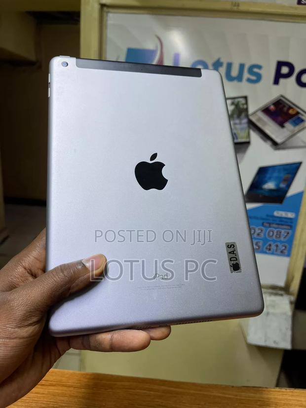 Apple iPad 9.7 32 GB Gray - main view