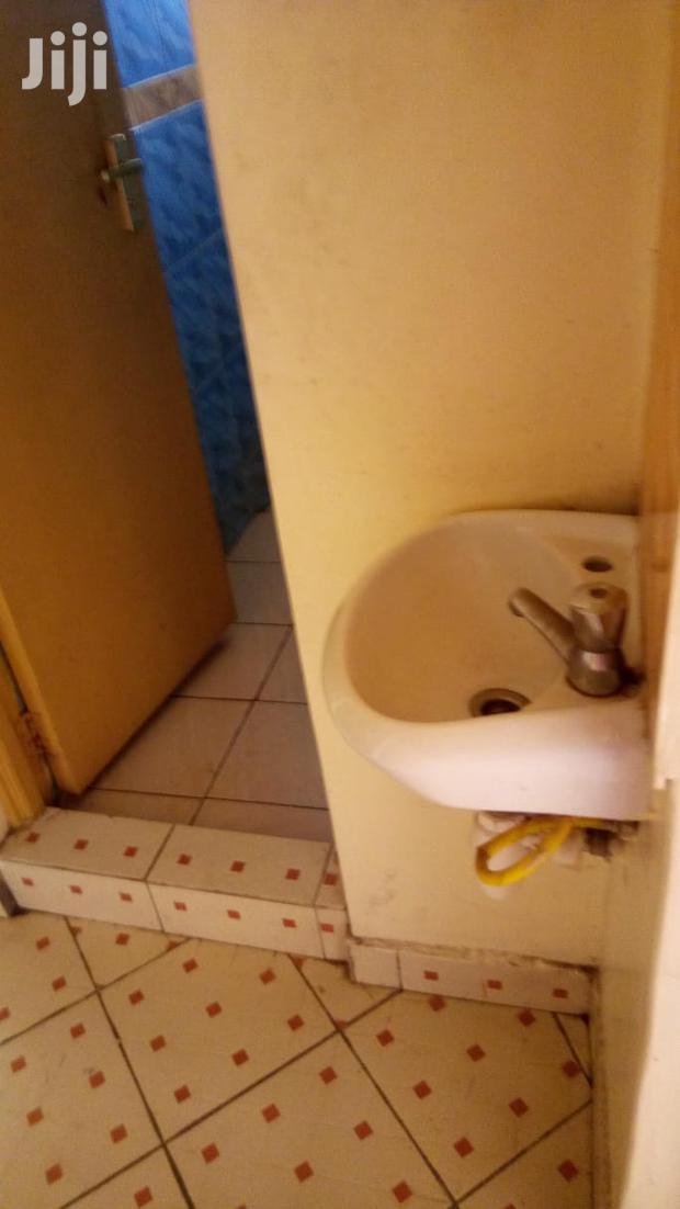 Bedsitter South B - thumbnail 4